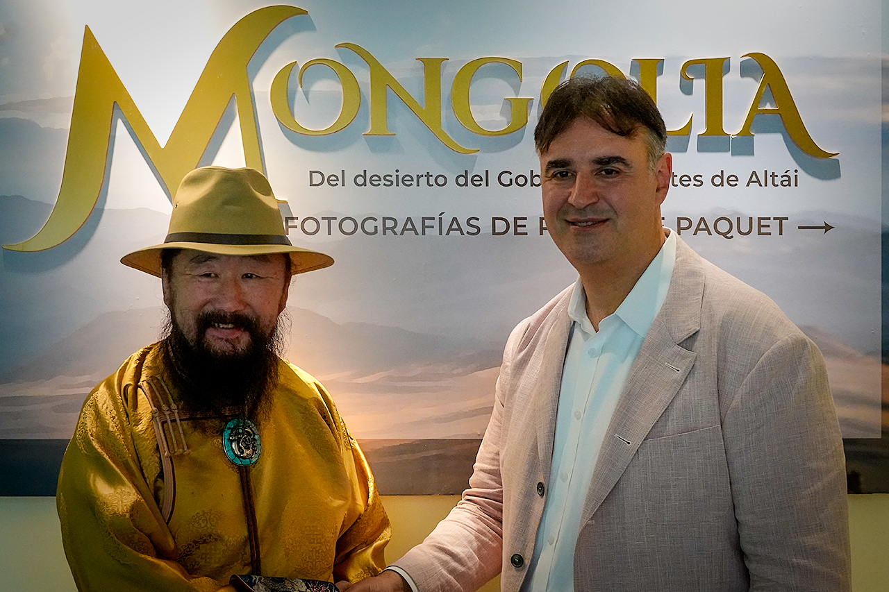 Philippe Paquet and Gankhuyag Natsag