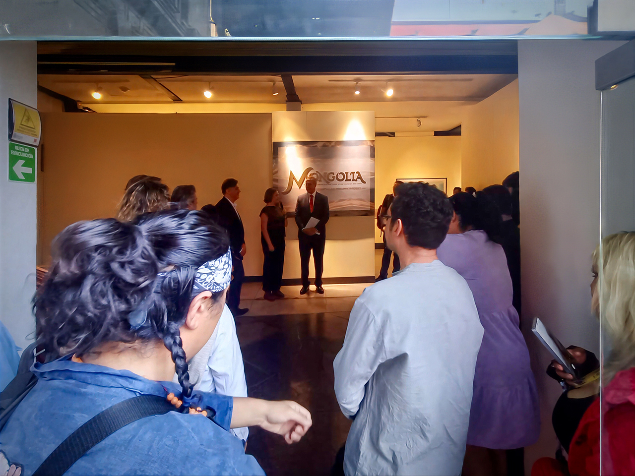 Alejandra Gómez Colorado, Director of the National Museum of World Cultures, and Enrique Arturo Gutiérrez López Portillo, Honorary Consul of Mongolia in Mexico, giving remarks during the exhibition visit