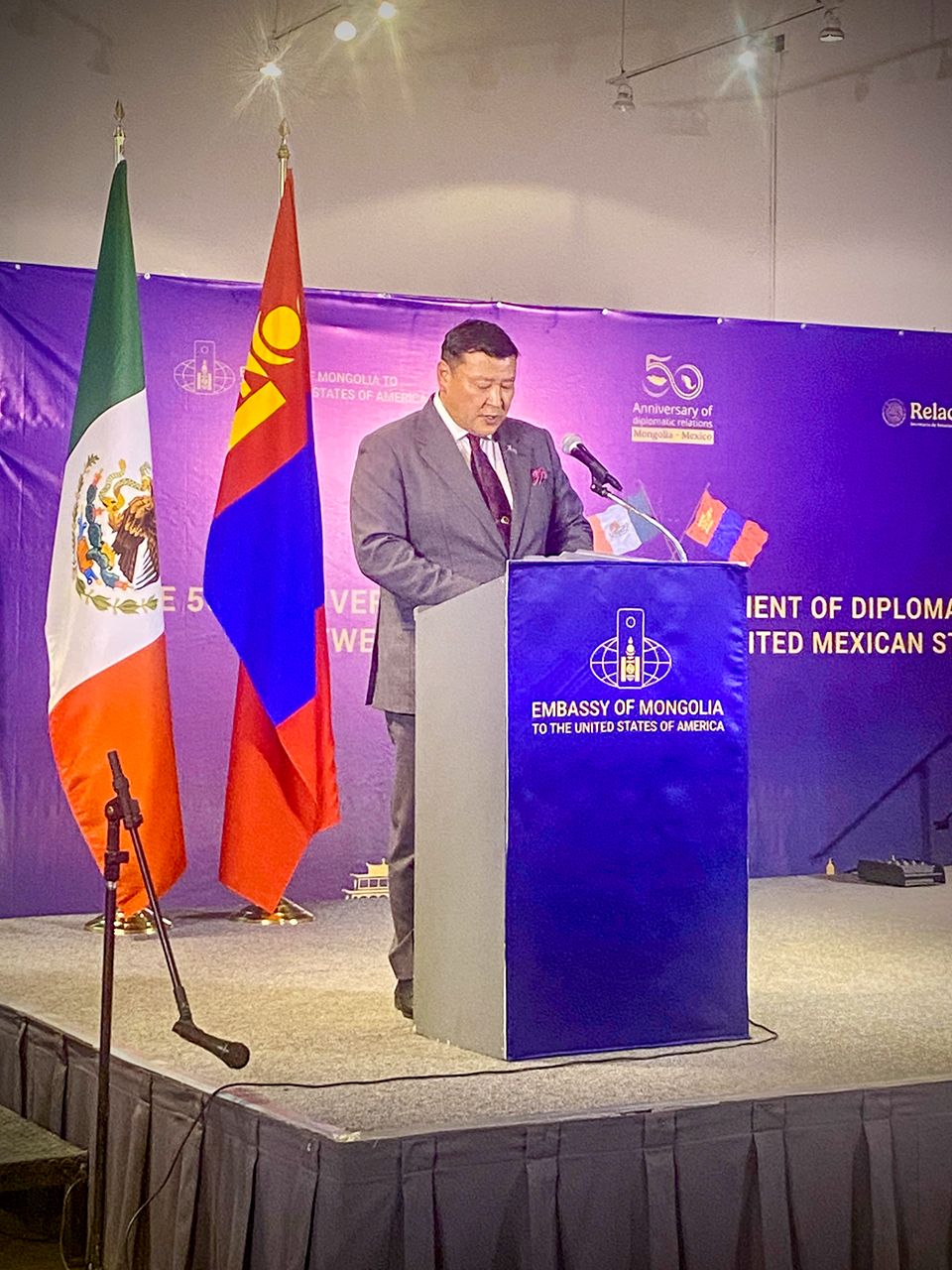 H.E. Batbayar Ulziidelger speaking to attendees during the diplomatic reception at the National Museum of World Cultures